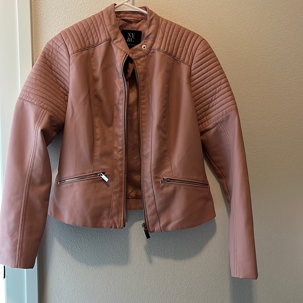 New york and company size small faux leather jacket. Never worn.